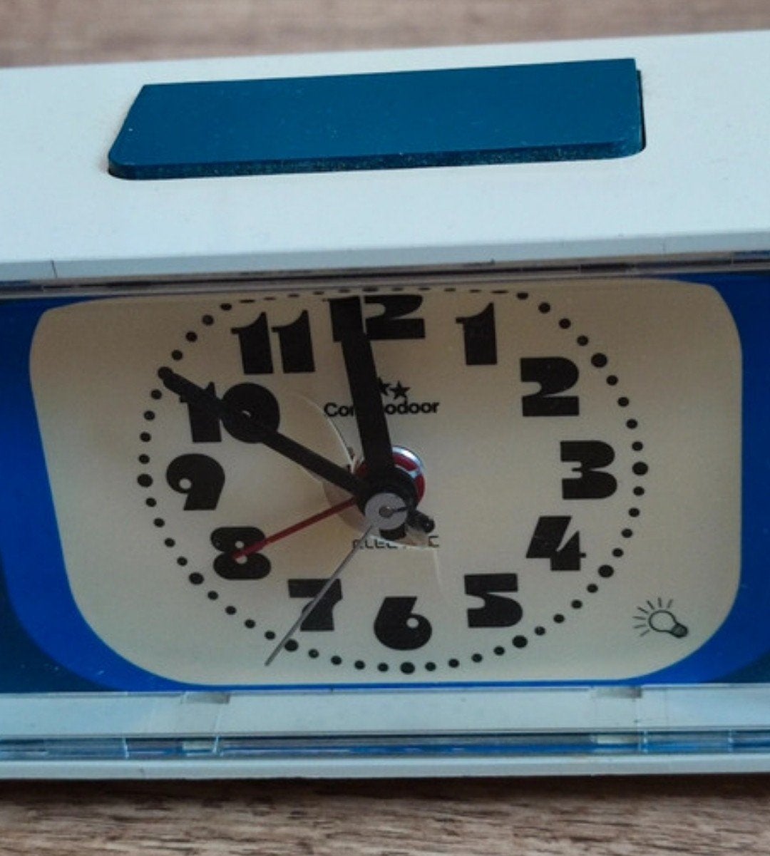 Vintage Electrische Wekker Alarm Clock wit blauw Commodoor, Ophalen of Verzenden
