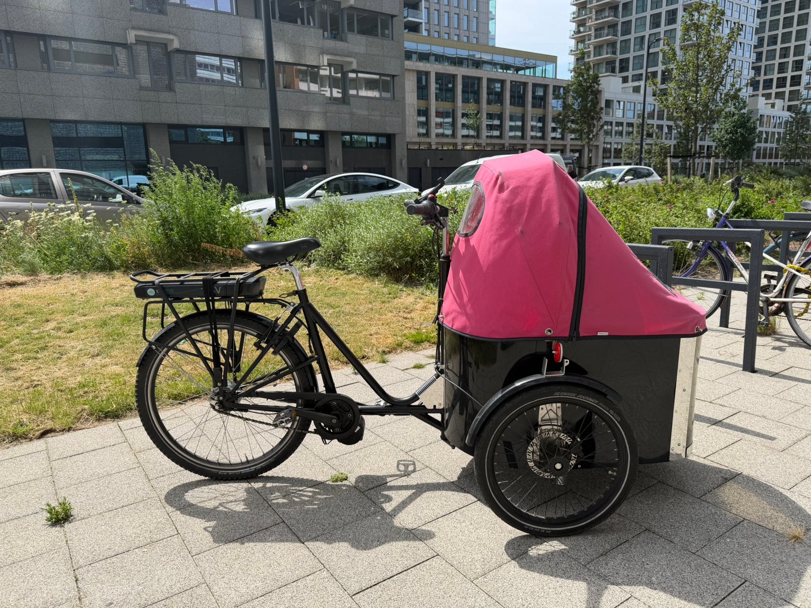 Nihola dog family bakfiets ELECTRIC, Ophalen, Zo goed als nieuw, 4 kinderen of meer