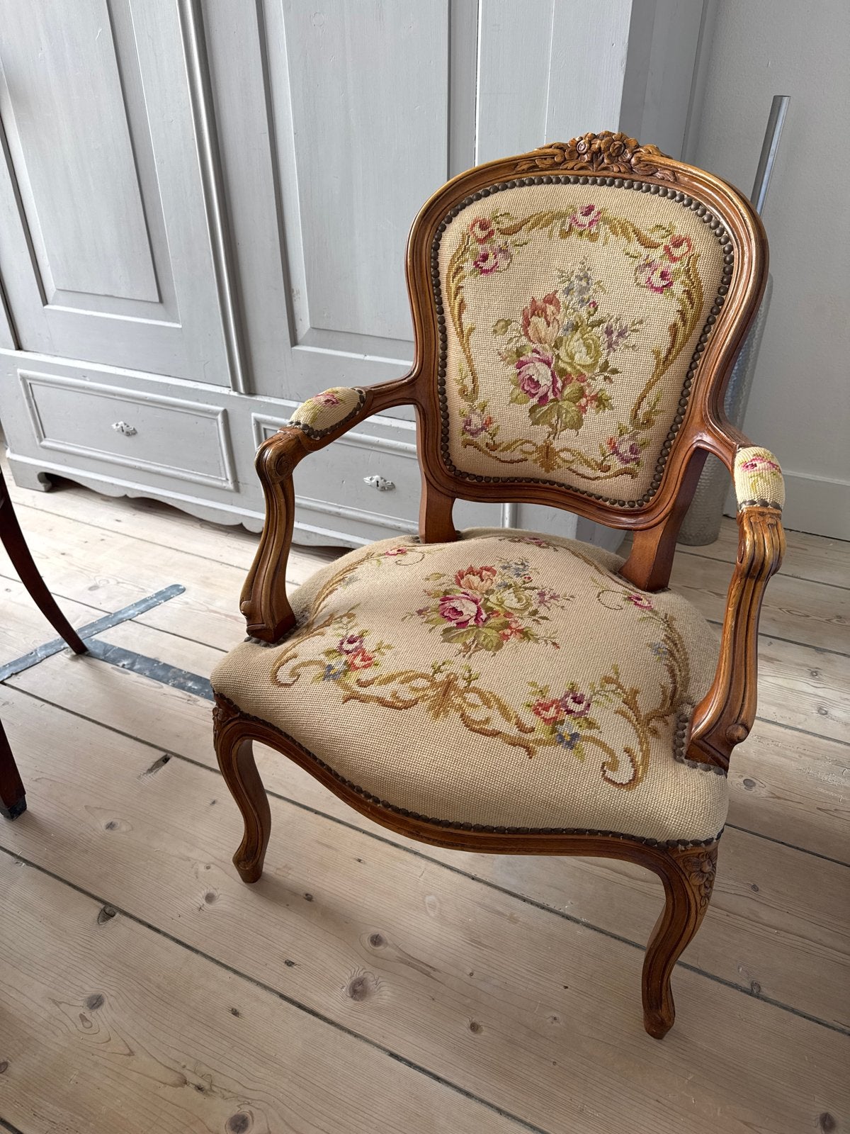 Antieke Louis XV-stijl fauteuil met gobelinstoffering, Ophalen