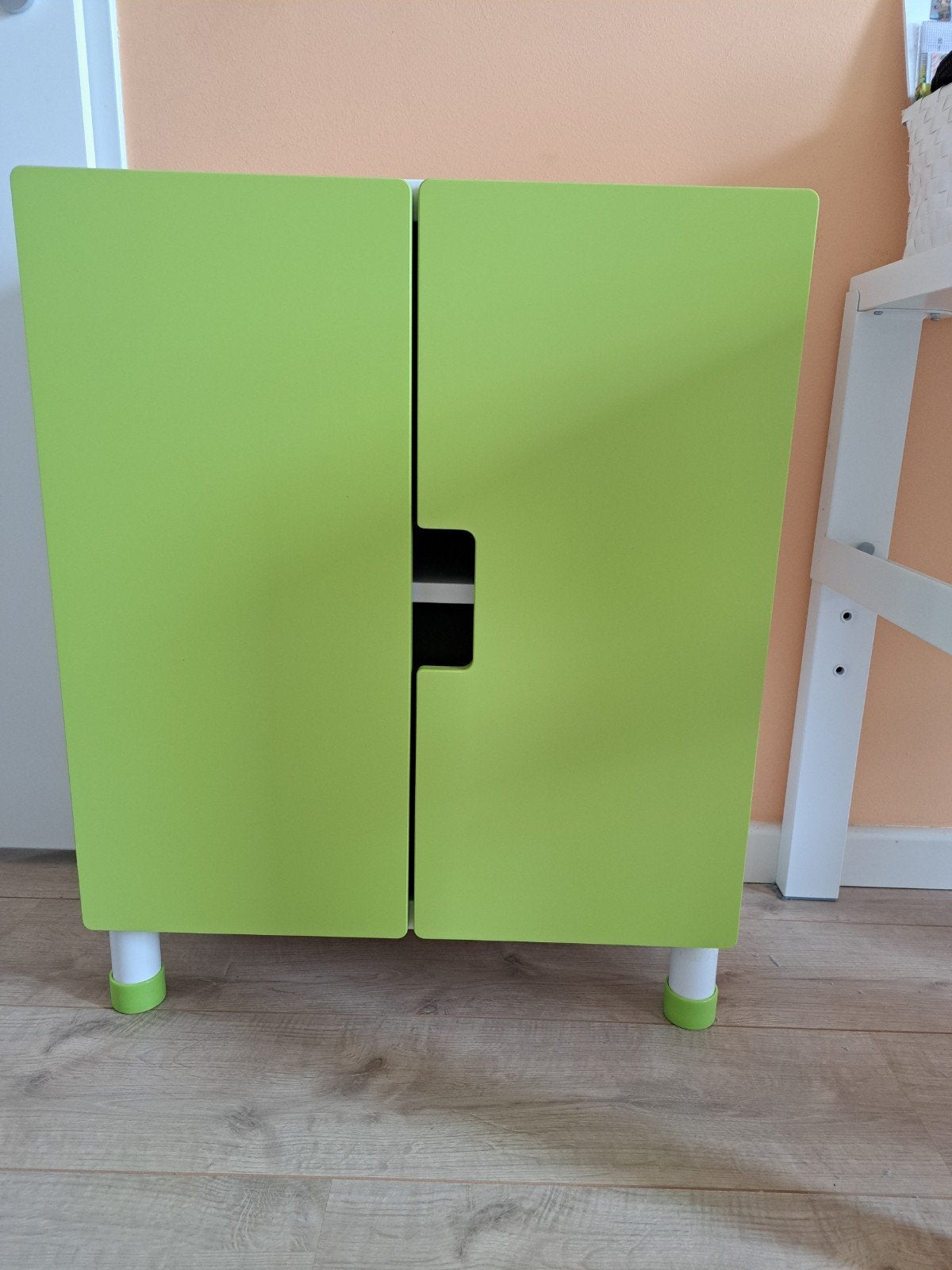 Stuva groen kastje met twee deuren en legplank, Ophalen, Gebruikt