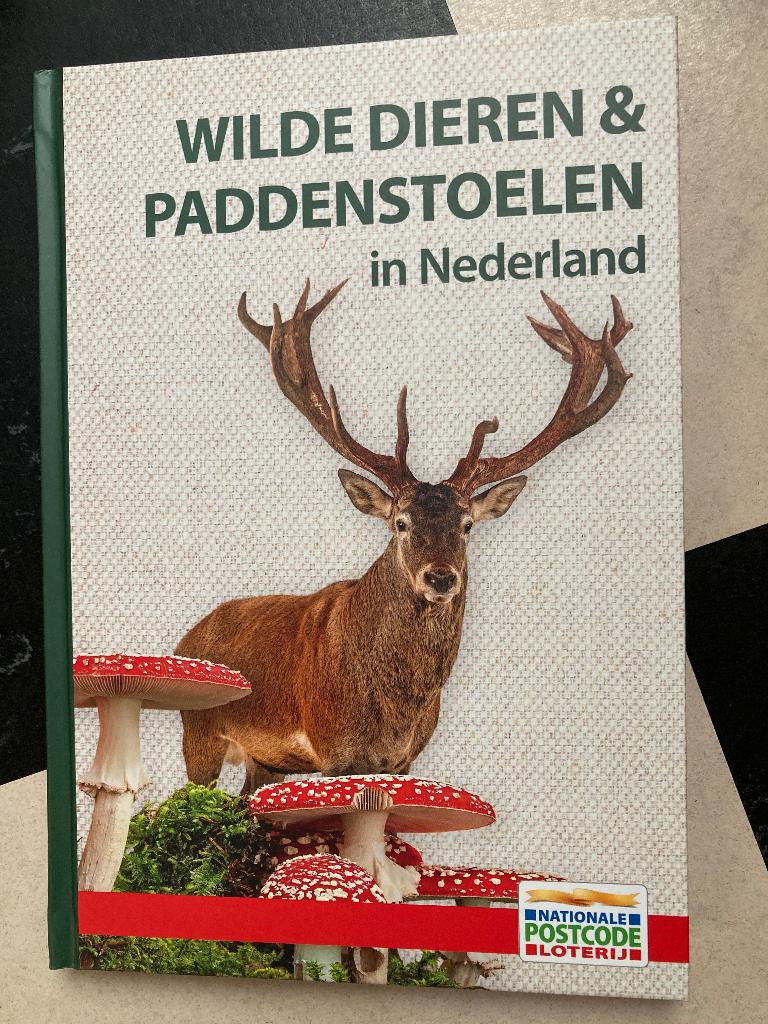 Wilde dieren & paddenstoelen in Nederland, Boeken, Natuur, Ophalen of Verzenden, Zo goed als nieuw, Natuur algemeen