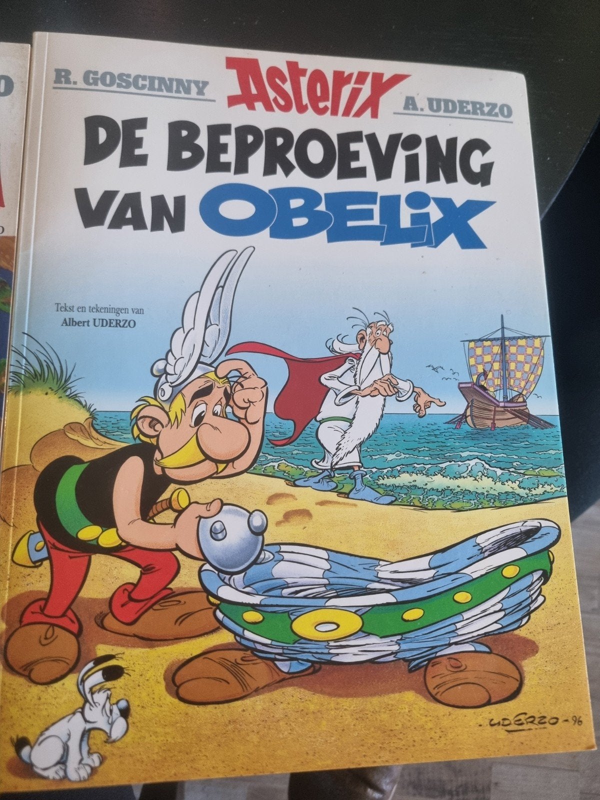 Asterix stripboeken - 4 delen, zo goed als nieuw, Meerdere stripboeken, Ophalen of Verzenden, Zo goed als nieuw, René Goscinny, Albert Uderzo, Jean-Yves Ferri, Didier Conrad