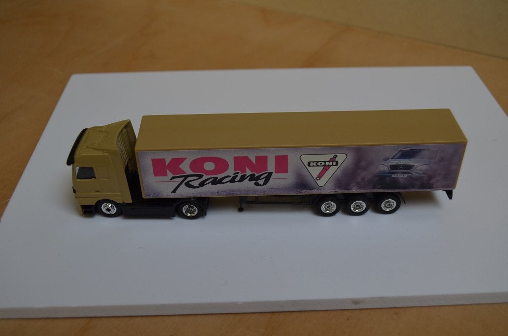 Truck MB met Koni Racing oplegger, HO, nieuw, Overige merken, Gelijkstroom of Wisselstroom, Overige typen, Nieuw
