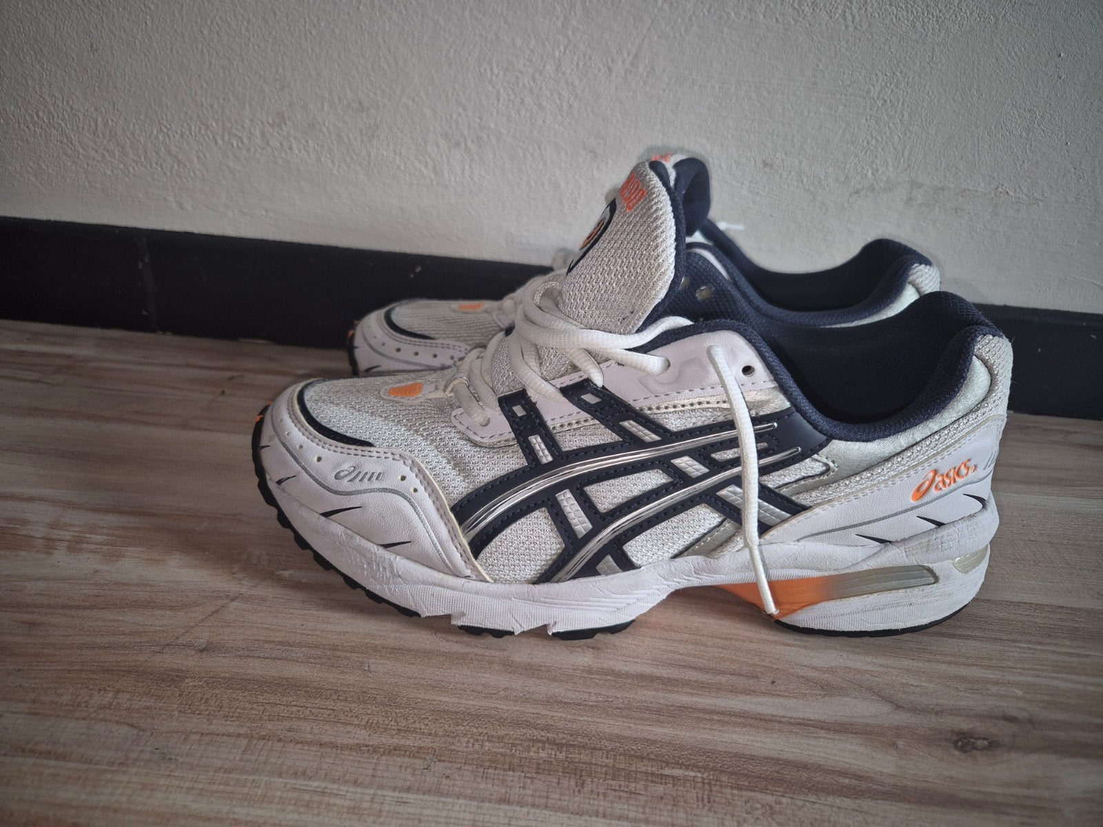 Asics hardloopschoenen - amper gedragen, Sport en Fitness, Loopsport en Atletiek, Zo goed als nieuw, Hardloopschoenen, Hardlopen