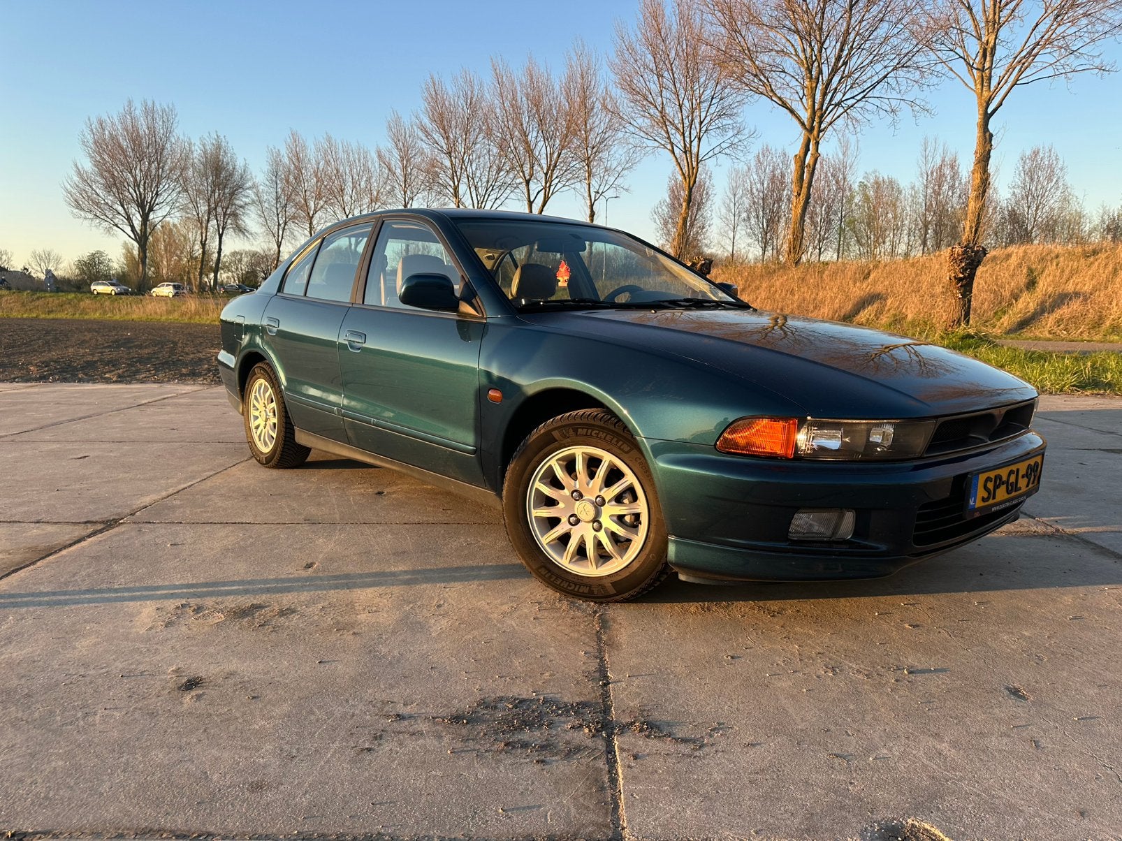 Mitsubishi Galant 2.5 V6 AUT 1997 Blauw, Auto's, 1275 kg, Beige, Blauw, 163 pk
