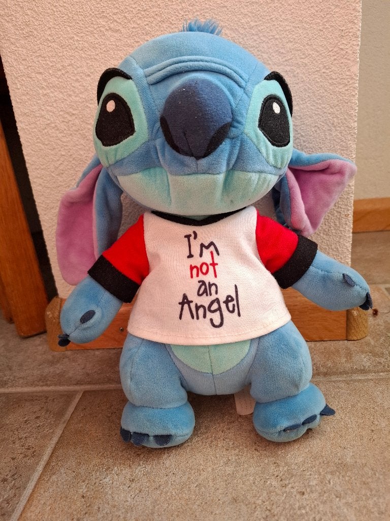 Disney Stitch knuffel met "I'm not an Angel" T-shirt, Verzamelen, Ophalen of Verzenden, Overige figuren, Gebruikt, Knuffel