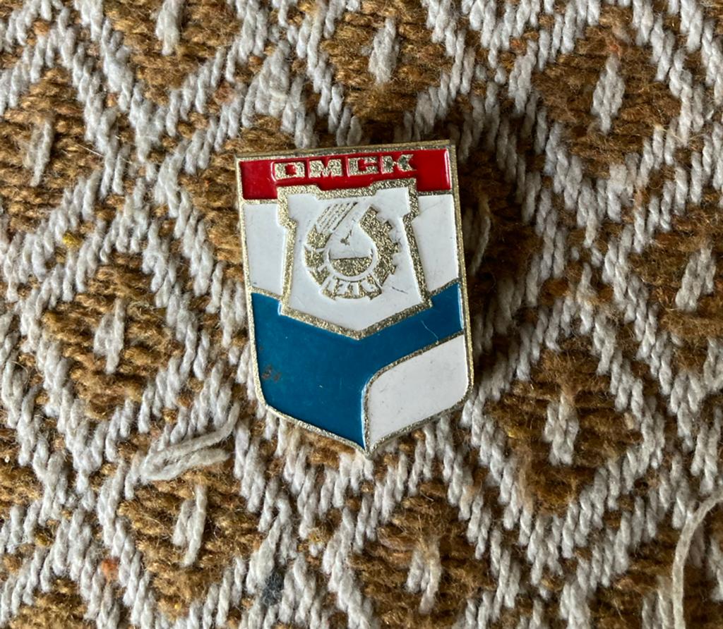 Vintage Omsk Speldje 2x3 cm - Sovjet-Unie Stadsbadge, Verzamelen, Speldjes, Pins en Buttons, Ophalen of Verzenden, Gebruikt, Stad of Land