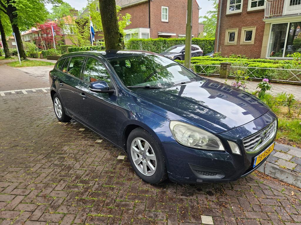 Volvo V60 T3 Start/stop 150pk 2011 Blauw, Voorwielaandrijving, 1596 cc, 15 km/l, 4 cilinders