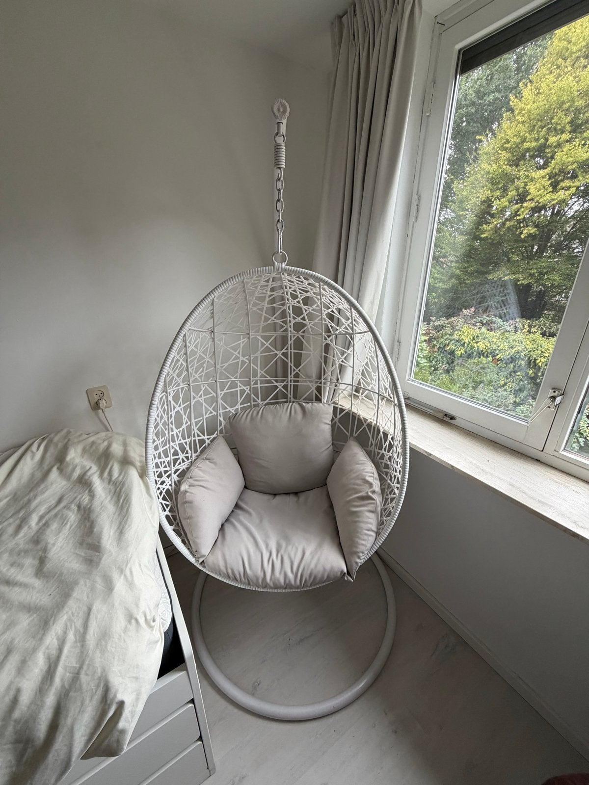 Witte hangstoel “ei” met kussen, Gebruikt, Wit, Ophalen of Verzenden, Eén