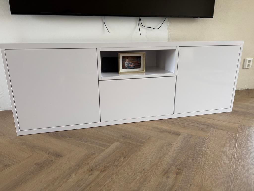 Hoogglans wit tv kast, Huis en Inrichting, Kasten | Televisiemeubels, Zo goed als nieuw, Minder dan 100 cm, 150 tot 200 cm, 25 tot 50 cm