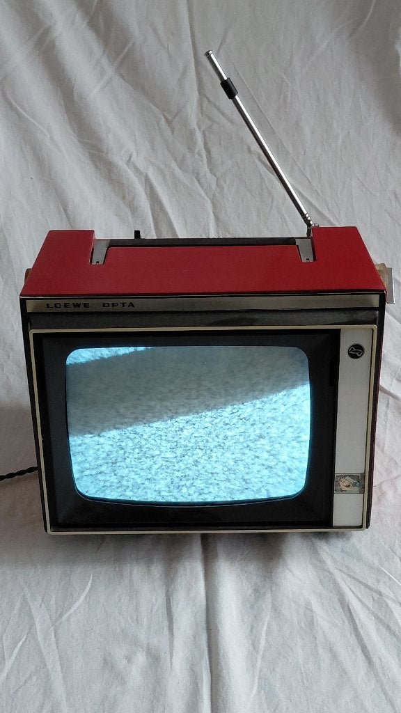 Rode zwart-wit TV Loewe Opta P550, Ophalen