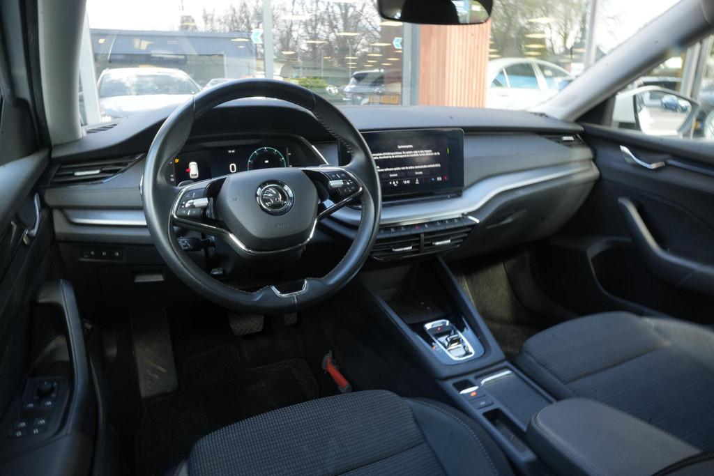 Skoda Octavia Combi 1.4 TSI iV PHEV Business Edition Adaptie, Auto's, Skoda, Stof, Gebruikt, Wit, 13 kWh