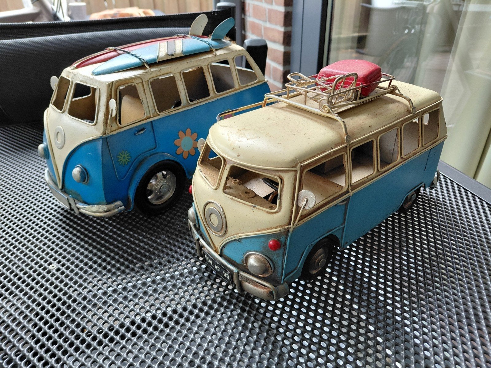 2 VW vintage Busjes en boek, Ophalen of Verzenden