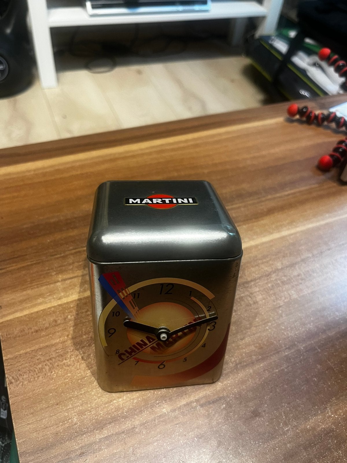 Martini vintage blik met werkende klok, Vintage, Ophalen of Verzenden, Zilver, Wandklok