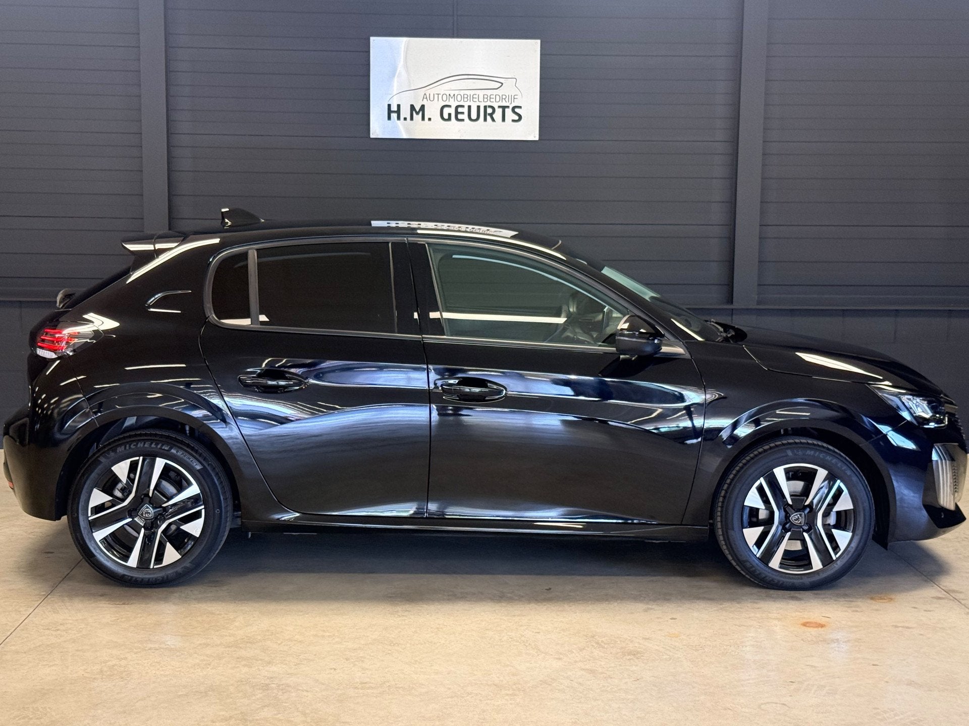 Peugeot 208 1.2 PureTech 100 Active 2024 | CarPlay | LED | C, Voorwielaandrijving, 101 pk, Gebruikt, 1199 cc