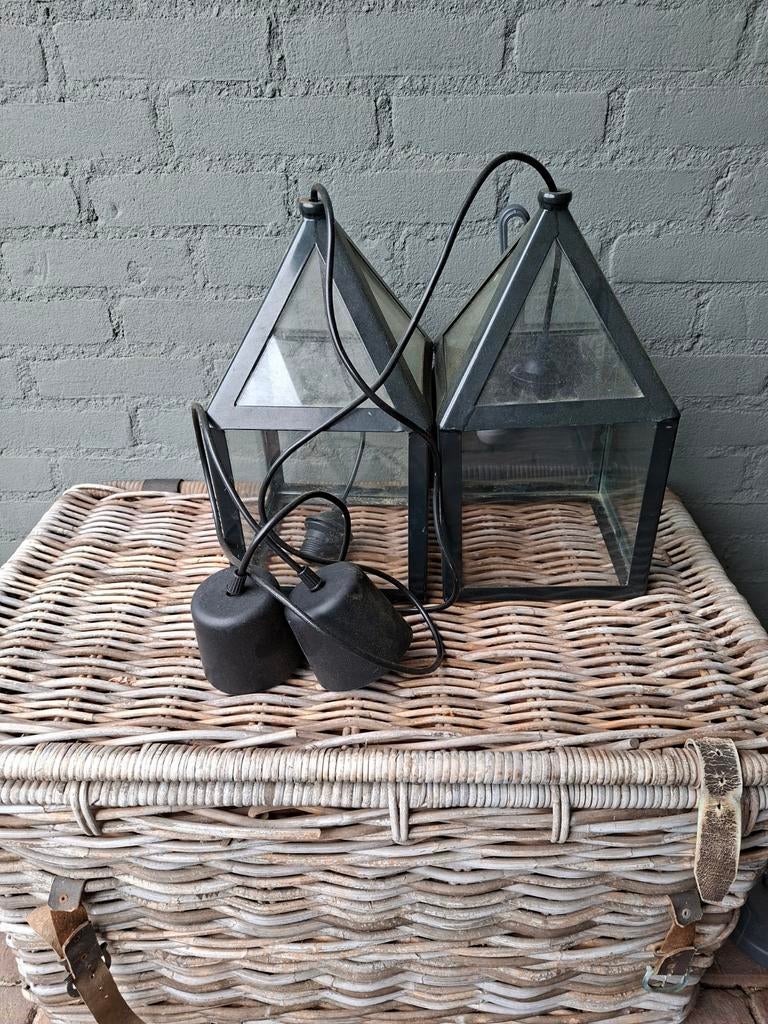 Twee zwarte metalen lampen met glas, Ophalen of Verzenden, Gebruikt, Industrieel, Modern, Landelijk
