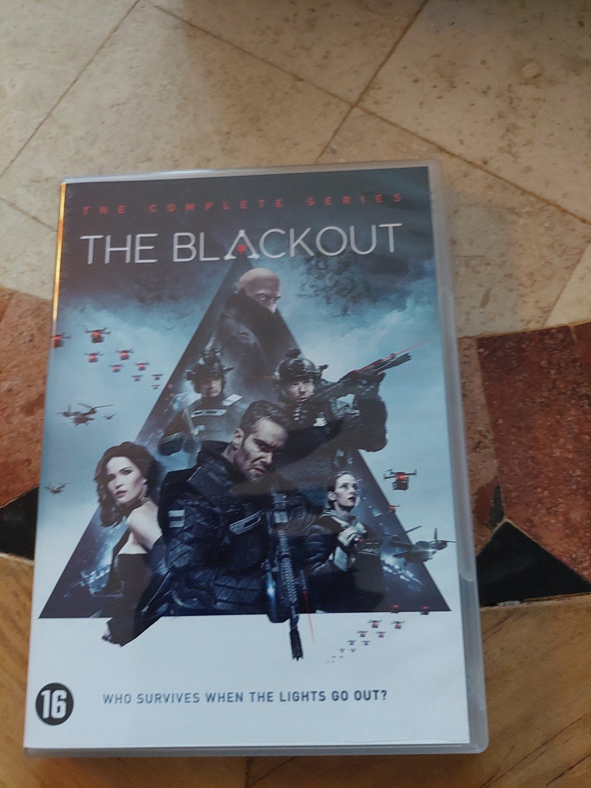 THE BLACKOUT, Ophalen of Verzenden, Zo goed als nieuw