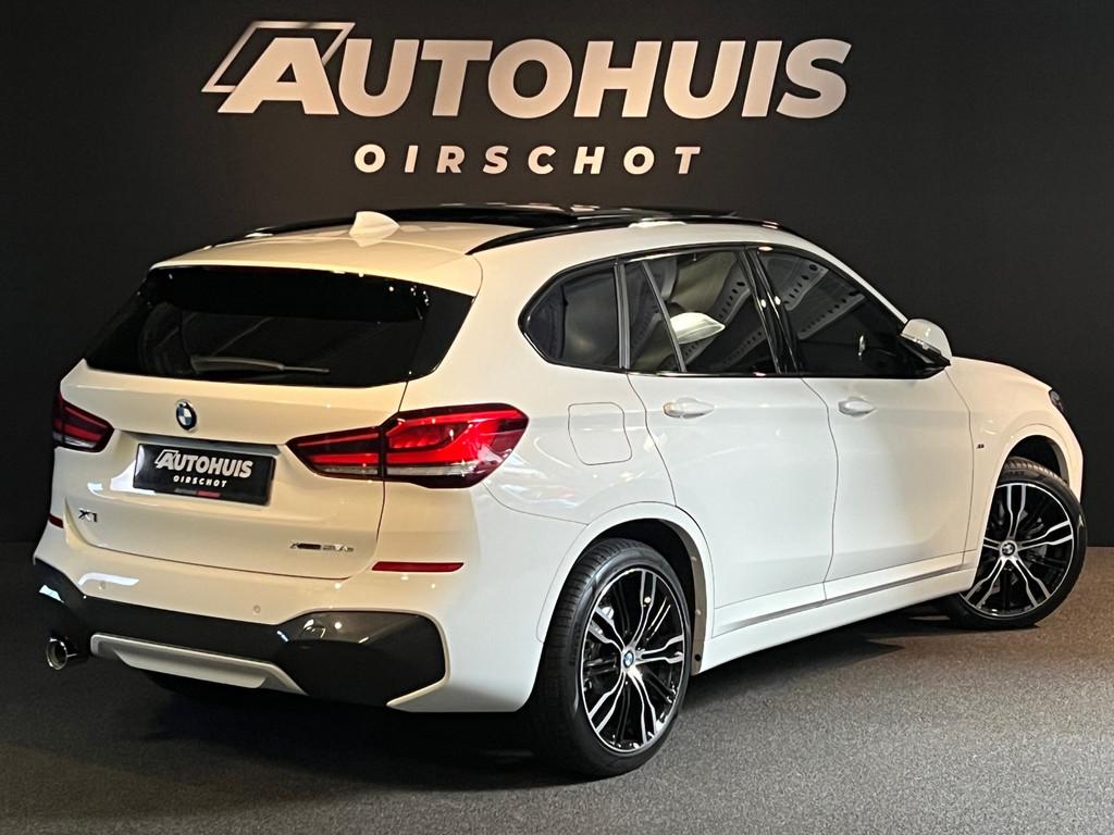 BMW X1 XDrive25e High Executive Edition M Pano/ H&K/ Leder/, Auto's, Gebruikt, Zwart, Wit, Bedrijf