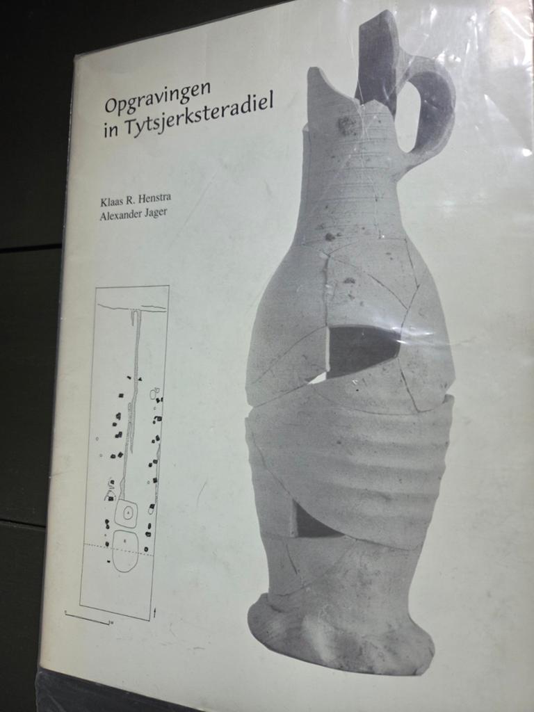Opgravingen in Tytsjerkstradiel boek Klaas R. Henstra, Ophalen of Verzenden, 14e eeuw of eerder, Zo goed als nieuw, Klaas R. Henstra en Alexander Jager