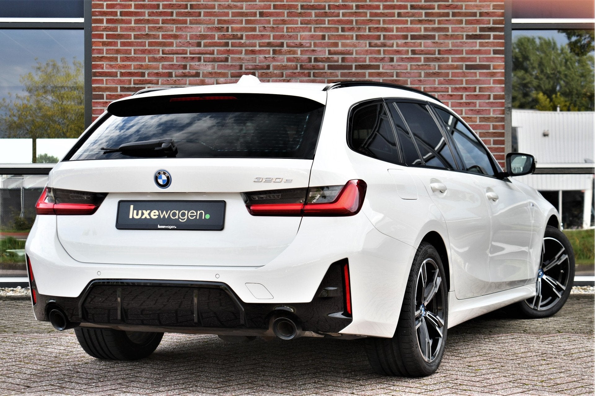 BMW 3 Serie Touring 320e M-Sport Shadowline Leder 18inch BTW, Gebruikt, Zwart, 4 cilinders, Wit