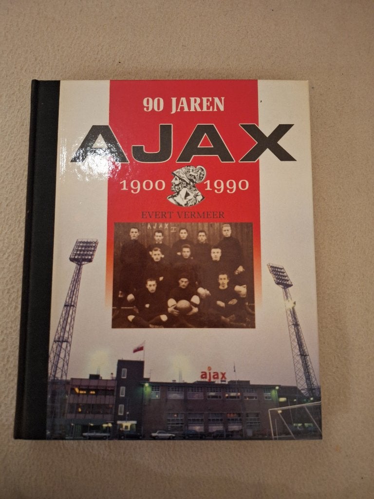 Ajax jubileumboek 90 jaren Ajax van Evert Vermeer, Ophalen of Verzenden, Balsport, Evert Vermeer, Gelezen