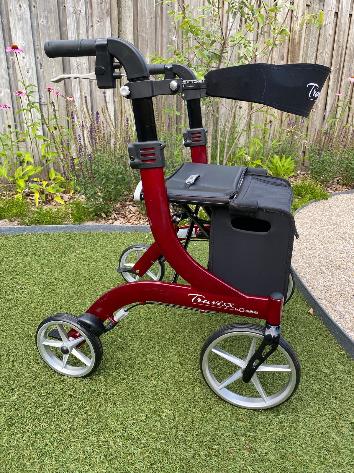 Travixx Deluxe S - Medipoint rollator +tas+rugband, Diversen, Rollators, Zo goed als nieuw, Lichtgewicht, Opvouwbaar, Ophalen