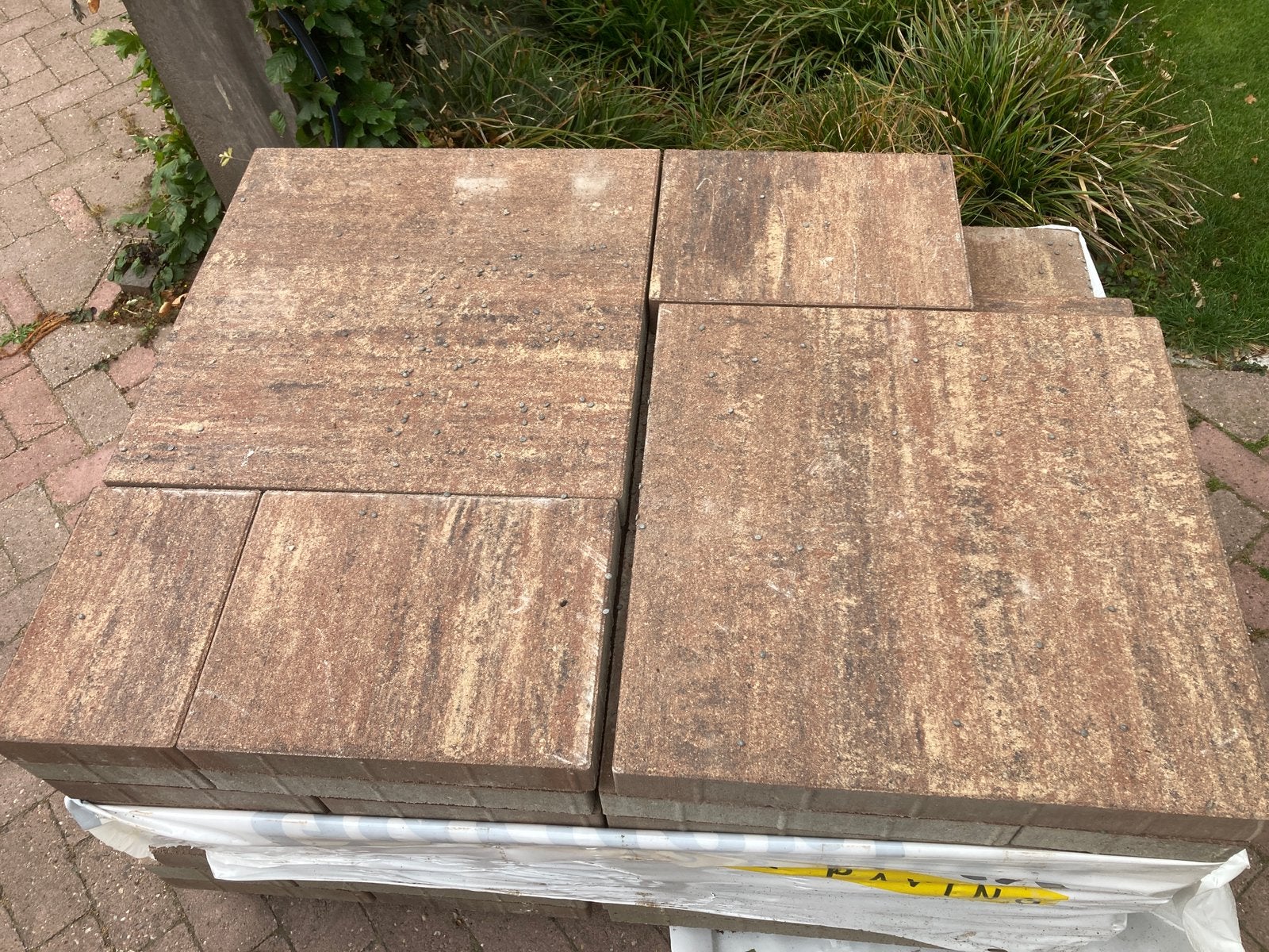 Betontegels wild roze rood bruin tegels 6,9 m2 terrastegels, Tuin en Terras, Tegels en Klinkers, Nieuw, Terrastegels, Beton, 5 tot 10 m²