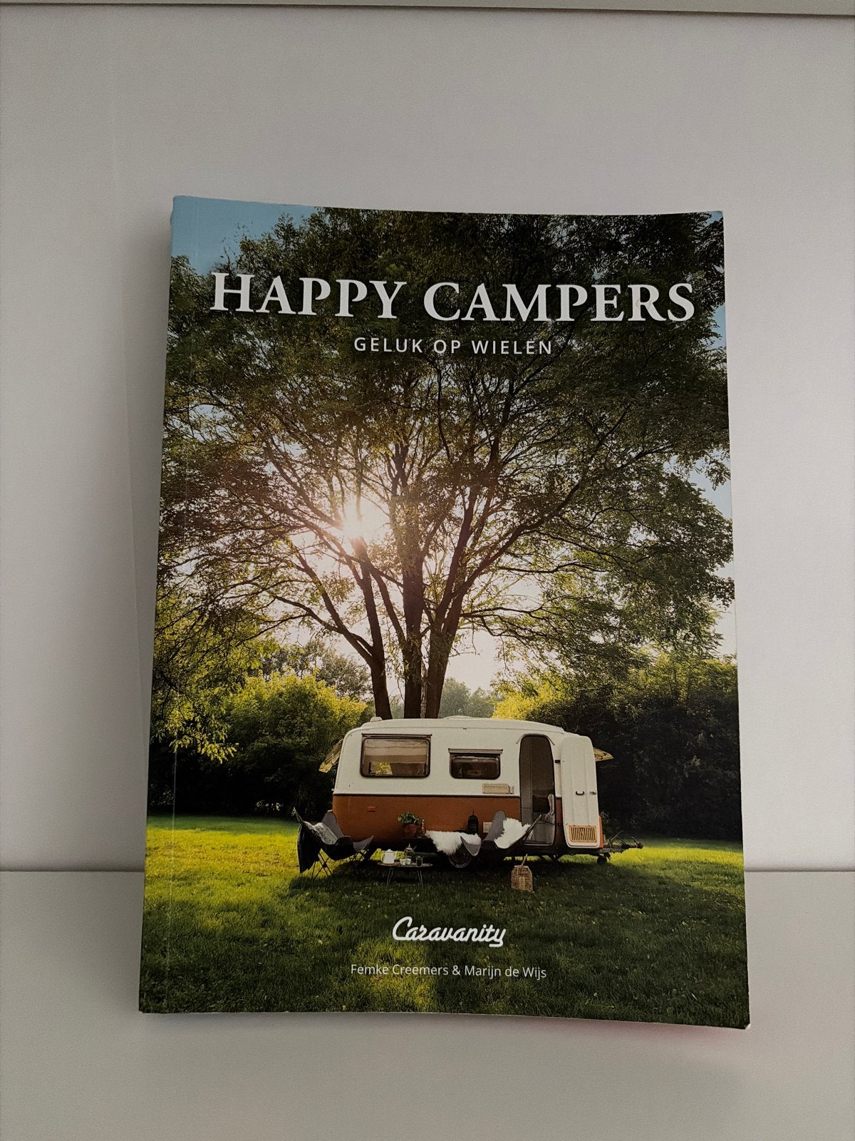 Happy Campers: Geluk op Wielen - Inspiratie voor kampeerders, Europa, Zo goed als nieuw, Reisgids of -boek, Ophalen
