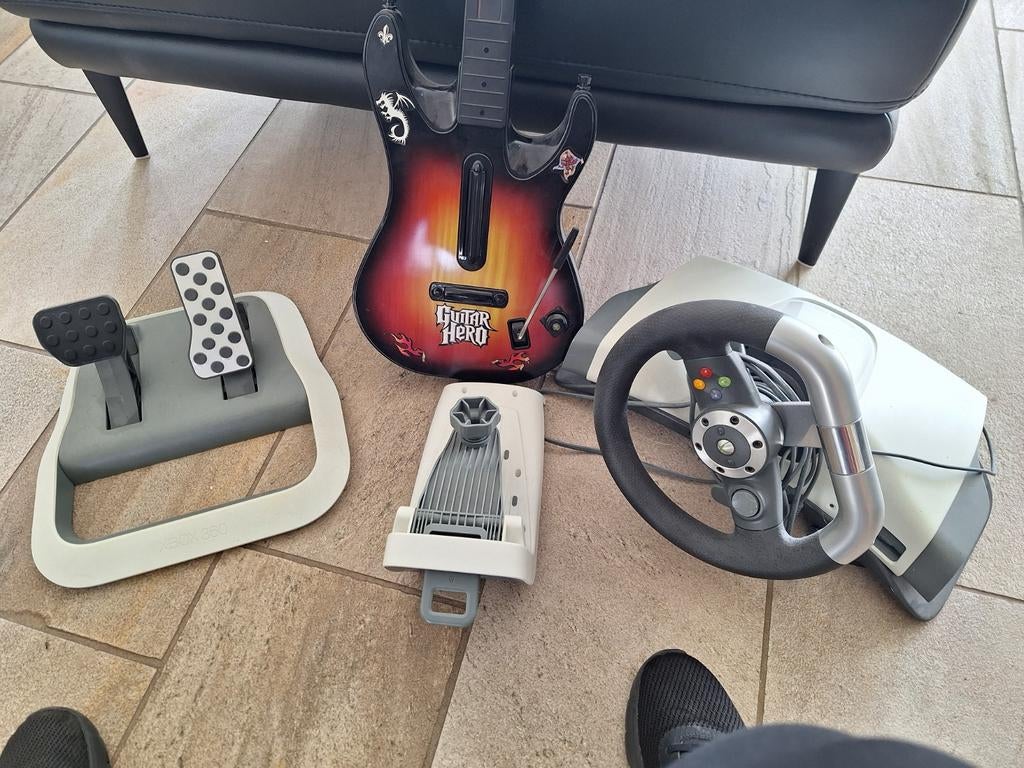 X box 360 stuur, pedalen en gitar hero, Spelcomputers en Games, Ophalen, Zo goed als nieuw, Stuurtje of Sportattribuut
