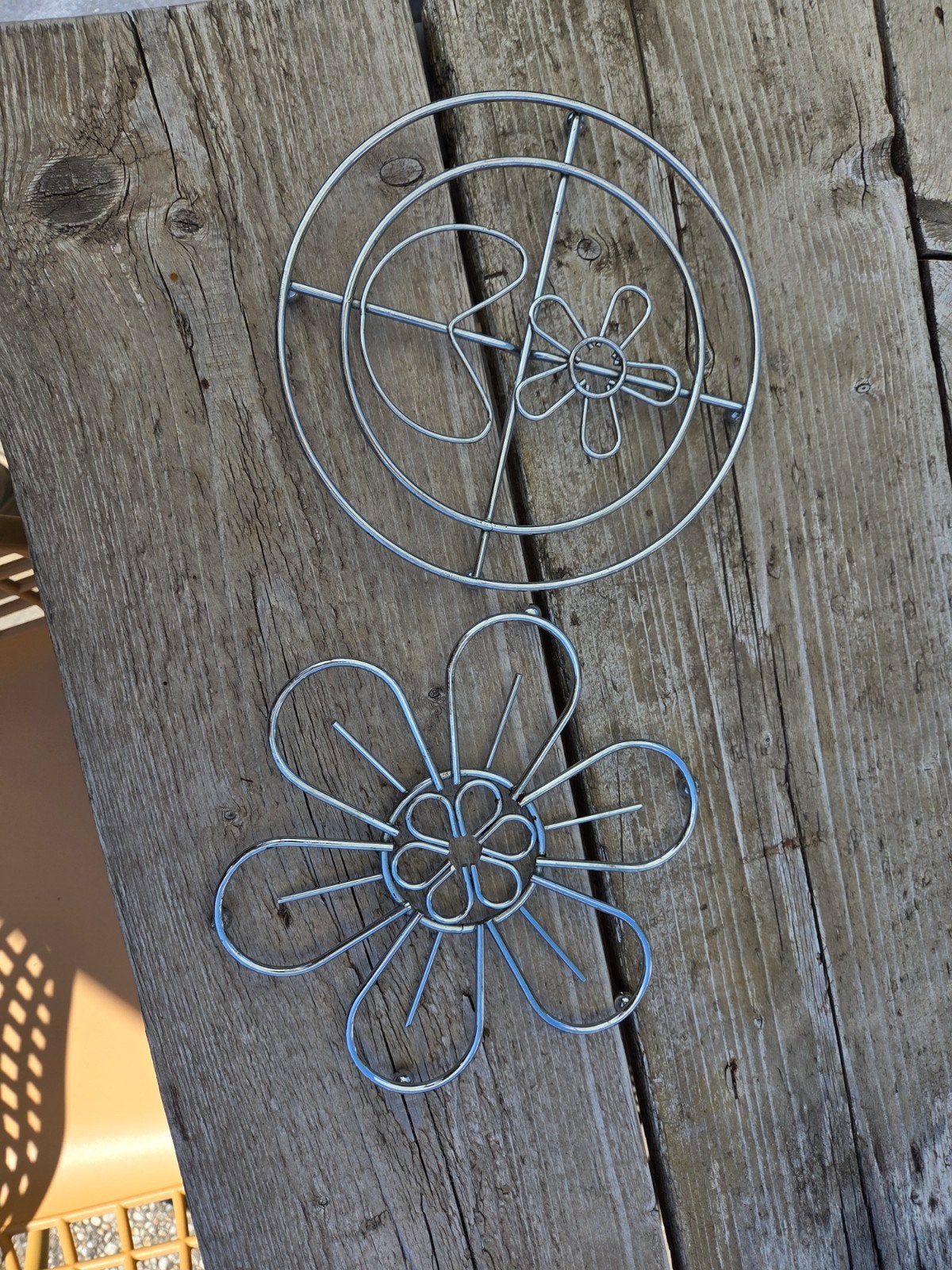 Vintage metalen onderzetters met bloemmotief, Ophalen, Gebruikt, Glasonderzetter, Metaal