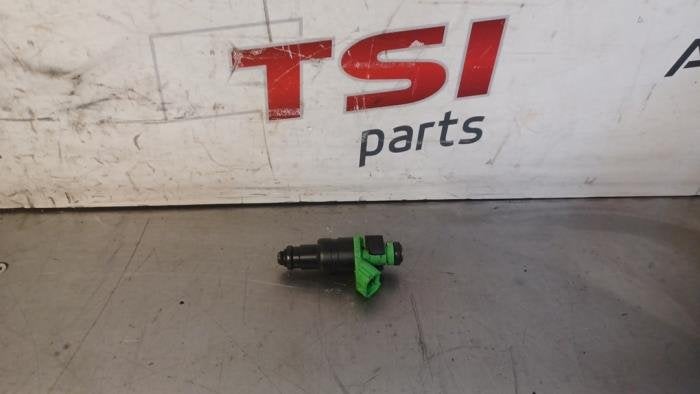 Injector (benzine injectie) van een Volkswagen Passat, Gebruikt, -, Volkswagen, -