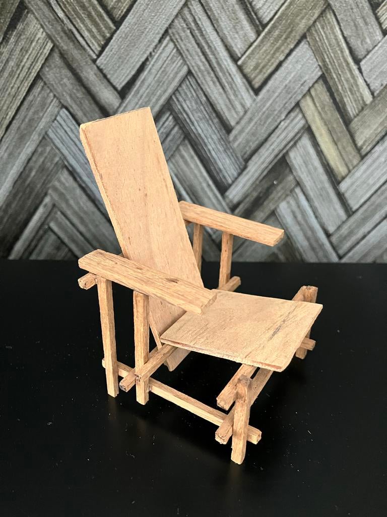Zoldervondst: Antiek eikenhouten Rietveld stoel schaalmodel, Antiek en Kunst, Kunst | Designobjecten, Ophalen