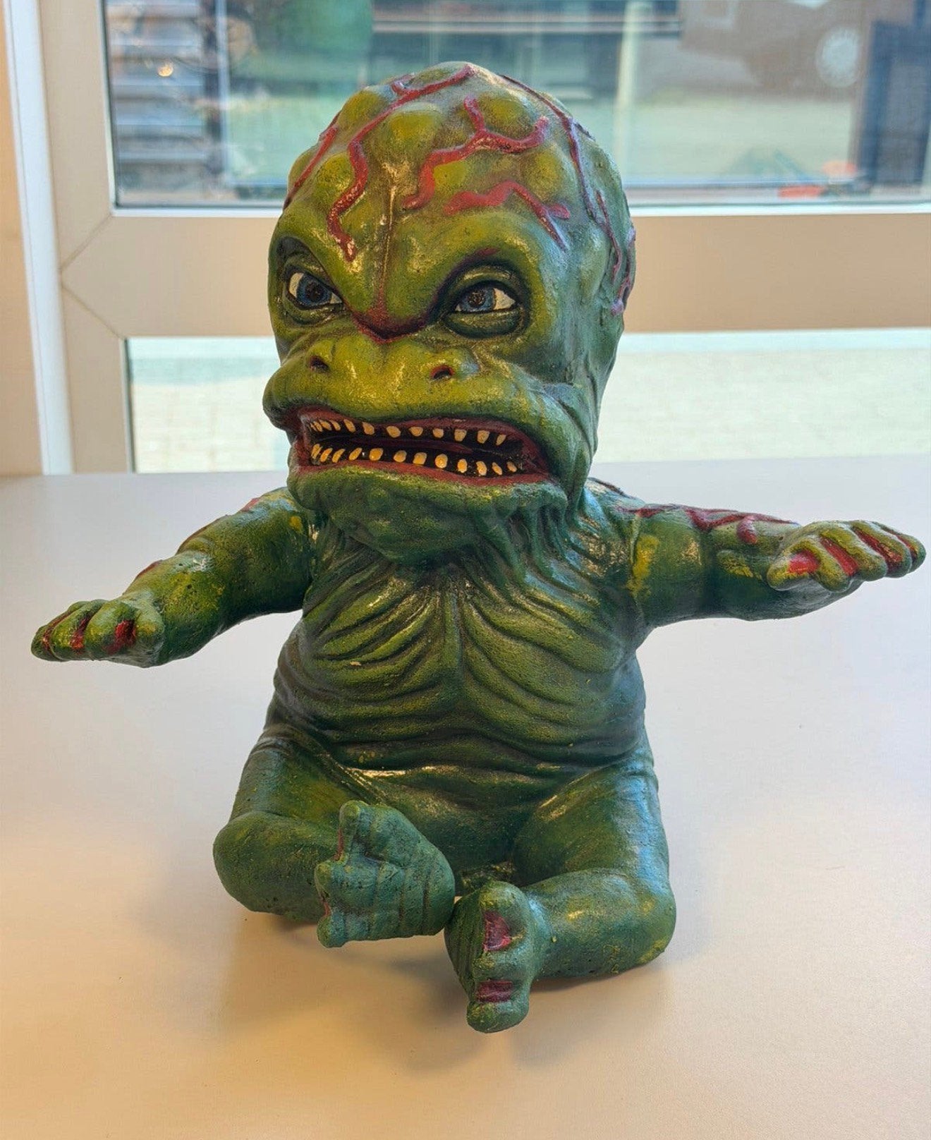 V Visitor Baby 1:1 pop Latex Handpop 30cm The Final Battle, P, Beeldje, Replica of Model, P, P