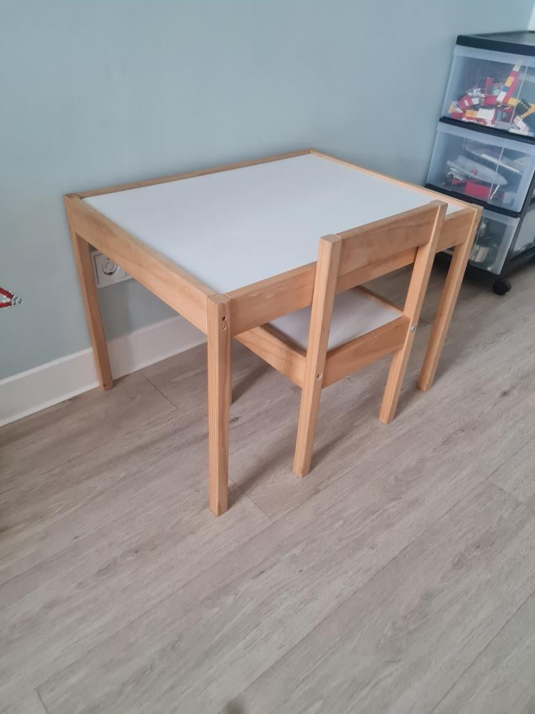 Kindertafeltje met stoeltje - Hout en wit, Ophalen of Verzenden, Gebruikt, Tafel(s) en Stoel(en)