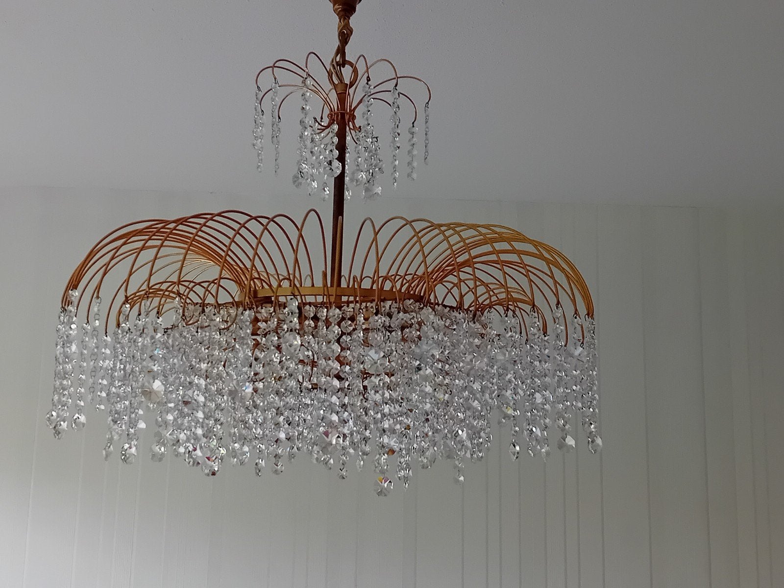 Mooie grote vintage kroonluchter met goudkleurig frame., Huis en Inrichting, Lampen | Kroonluchters, Ophalen