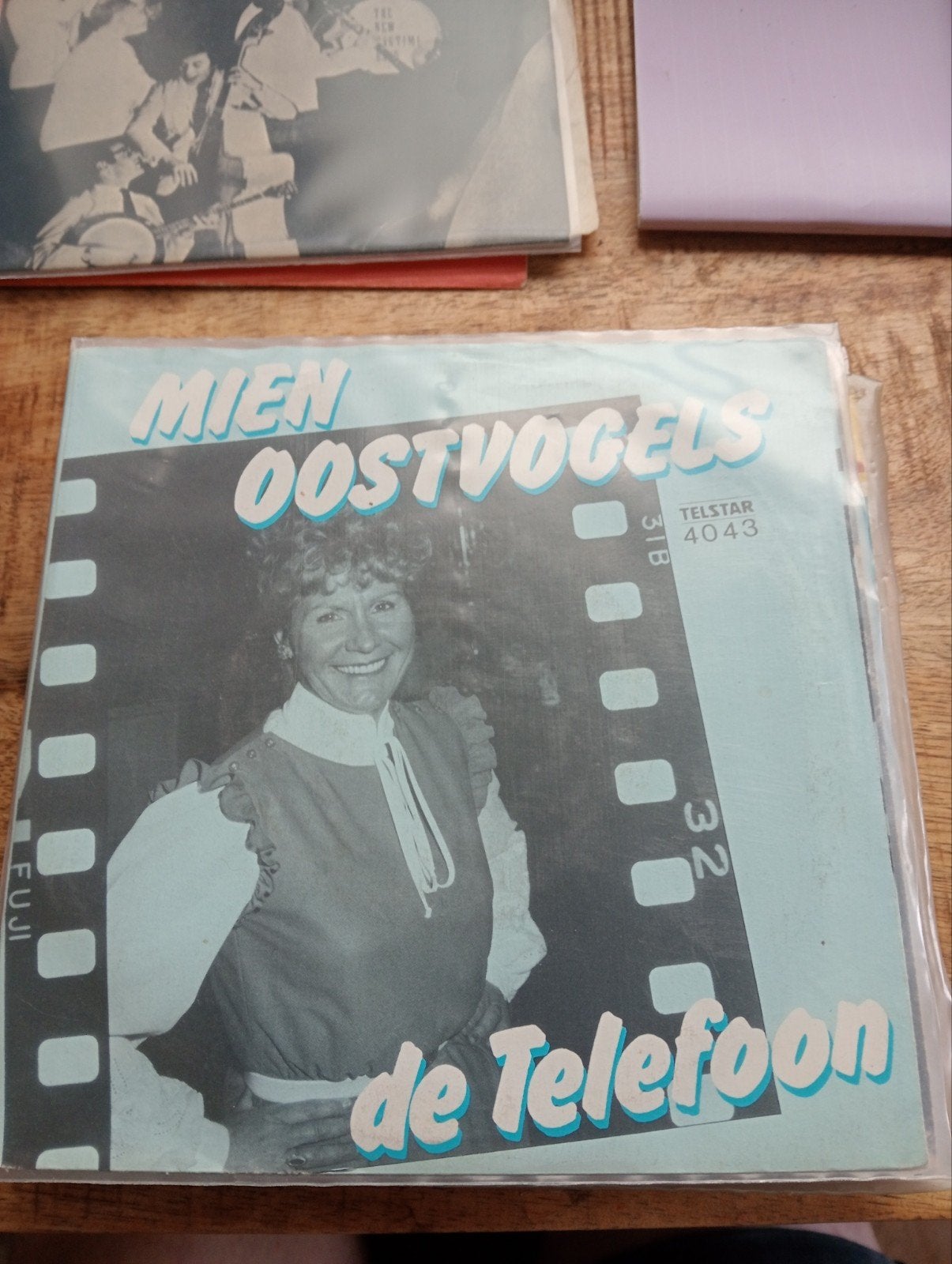 mien Oostvogels - de telefoon, Cd's en Dvd's, Ophalen of Verzenden, Zo goed als nieuw, Overige formaten, Levenslied of Smartlap