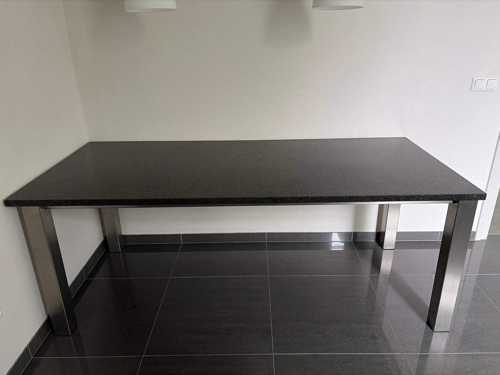 Eettafel met granieten blad en metalen poten, Huis en Inrichting, Tafels | Eettafels, Ophalen, 200 cm of meer, 50 tot 100 cm, Zo goed als nieuw