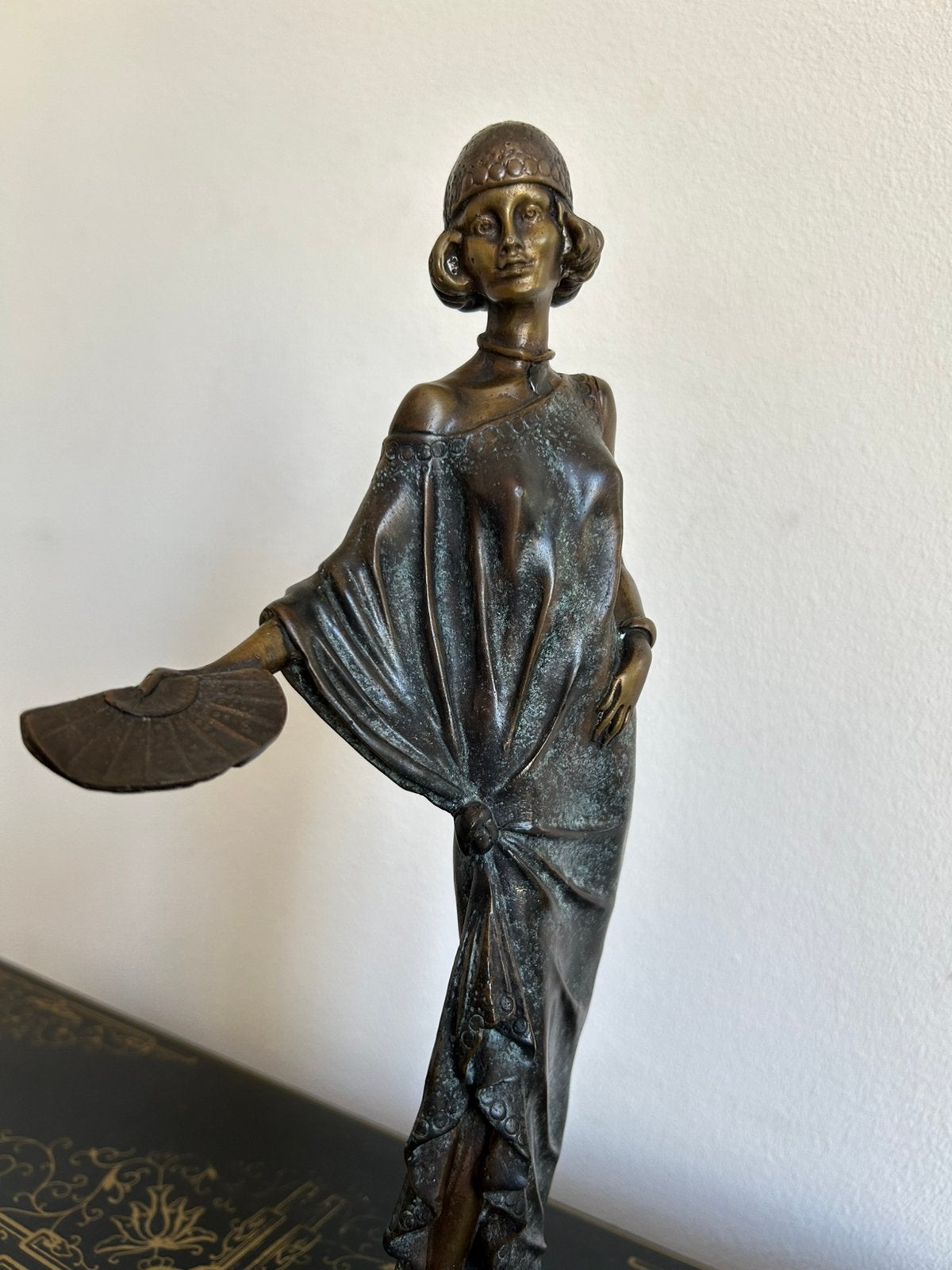 Bronzen Art Nouveau (Jugendstil) beeld vrouw met waaier, Ophalen of Verzenden