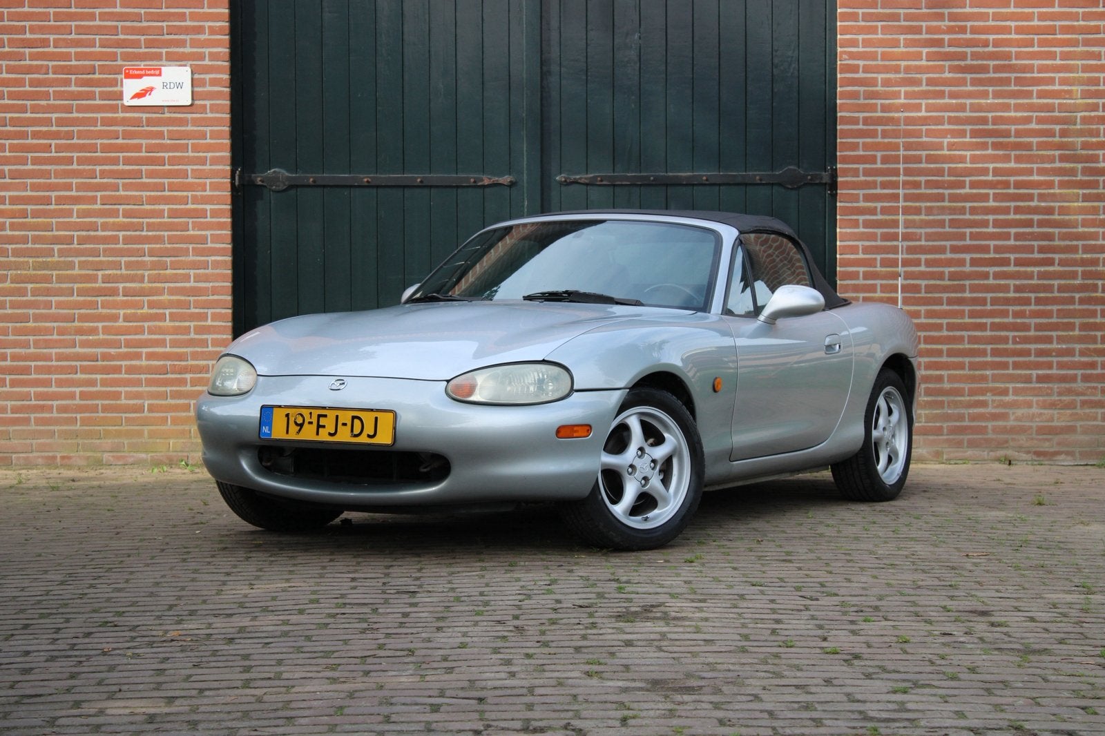 Mazda MX-5 1.6 I Nette staat / NWE APK! / Inruilkoopje!, Achterwielaandrijving, 40 €/maand, 4 cilinders, Cabriolet