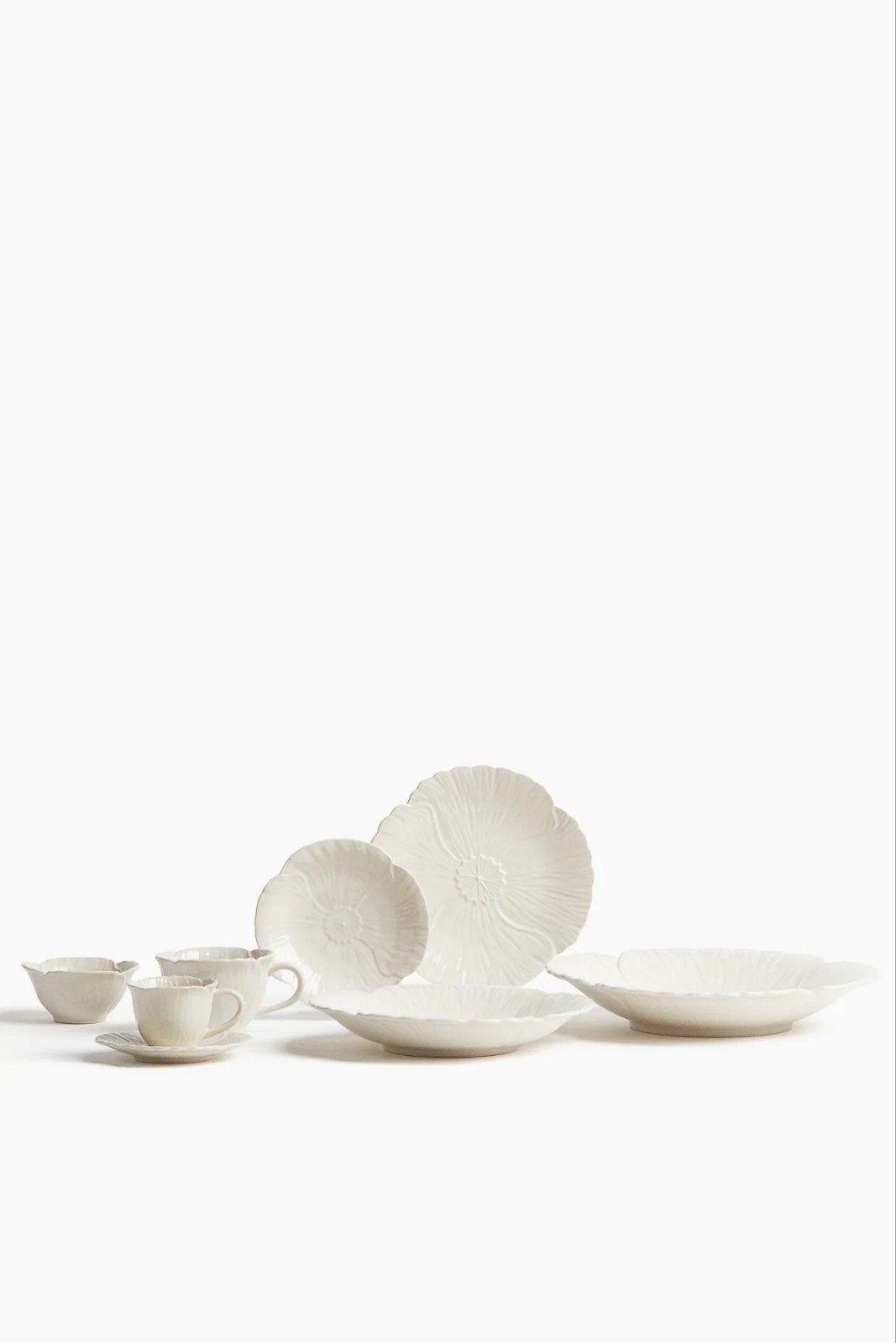 GEZOCHT! H&M Home Bordenset met bloemmotief, Huis en Inrichting, Keuken | Servies, Keramiek, Ophalen of Verzenden, Zo goed als nieuw