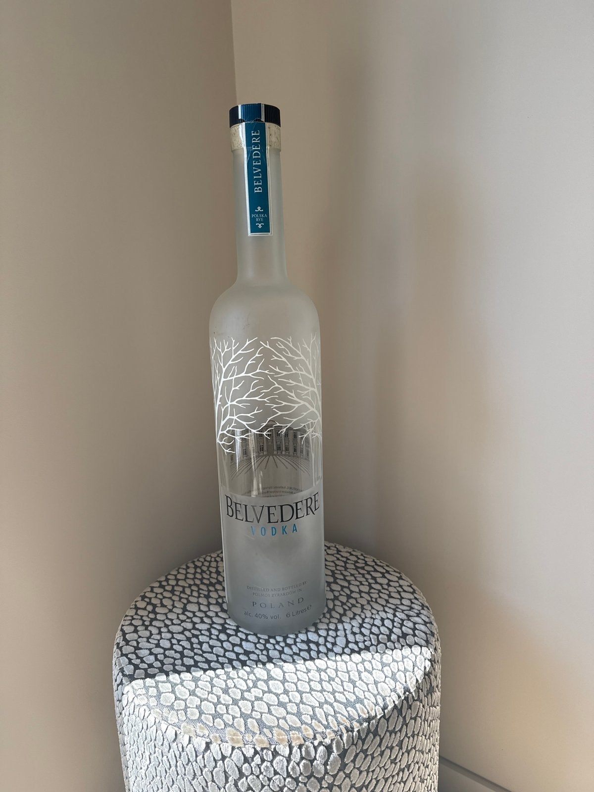 Grote Belvedere Vodka Fles - Decoratie met LED Verlichting, Ophalen, Zo goed als nieuw, Modern, Wit