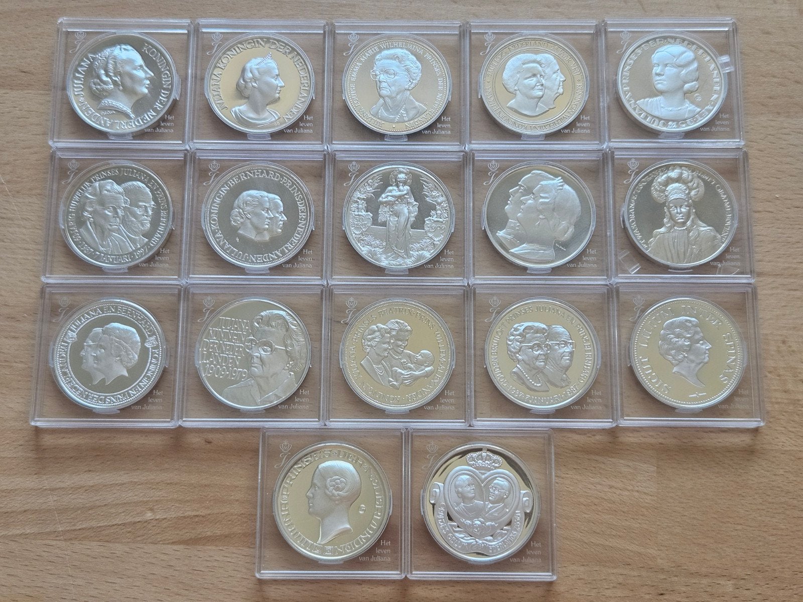 17 Zilveren penningen 'Het leven van Juliana'., Ophalen of Verzenden, Zilver, Nederland