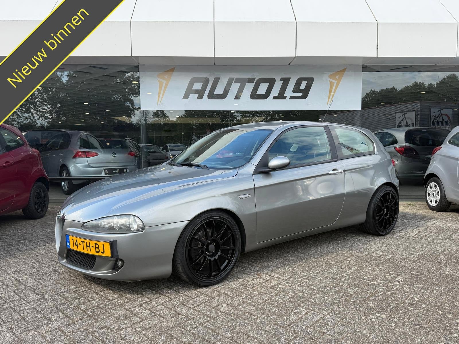 Alfa Romeo 147 1.6 T.Spark Collezione, Voorwielaandrijving, Automatische klimaatregeling, Gebruikt, Zwart