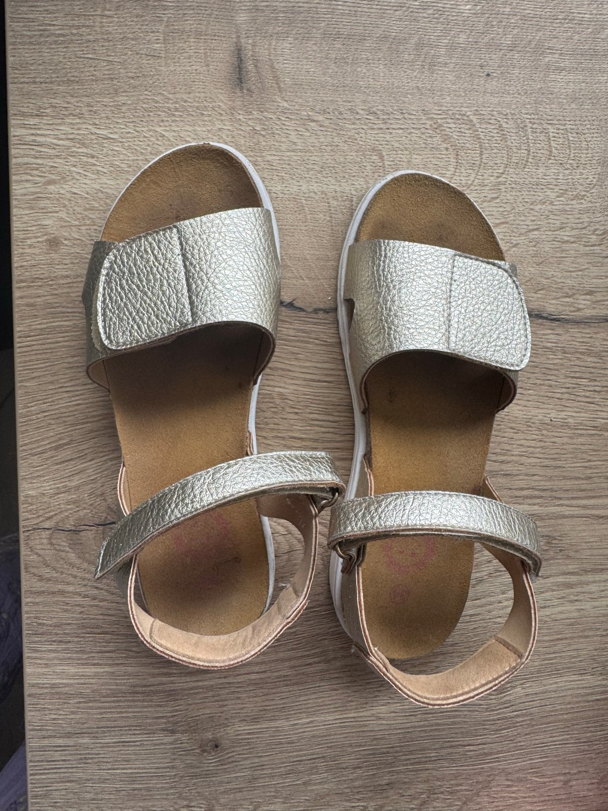 Gouden sandalen maat 34 - Zo goed als nieuw, Ophalen of Verzenden, Zo goed als nieuw, Overige kleuren, Sandalen of Muiltjes