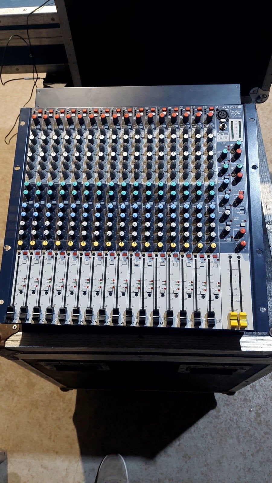 Soundcraft GB2R 16-kanaals mengpaneel, Muziek en Instrumenten, Mengpanelen, Ophalen, Gebruikt, 10 tot 20 kanalen, Microfooningang