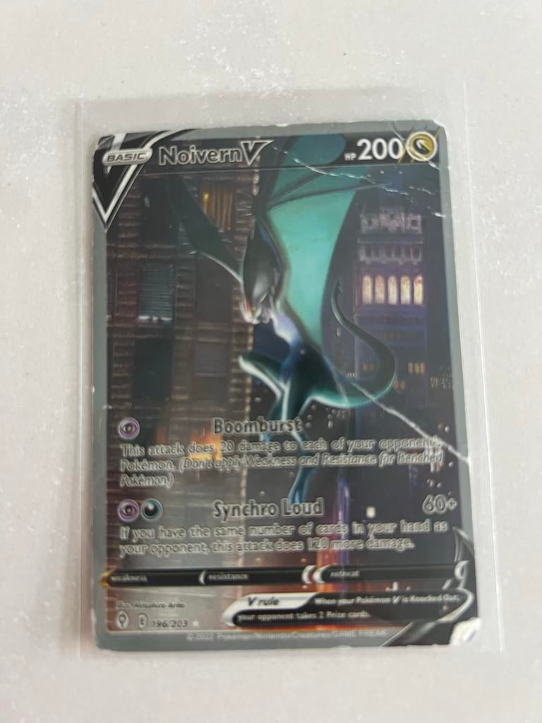 Noivern V Pokémon kaart, Ophalen of Verzenden, Gebruikt, Losse kaart, Foil