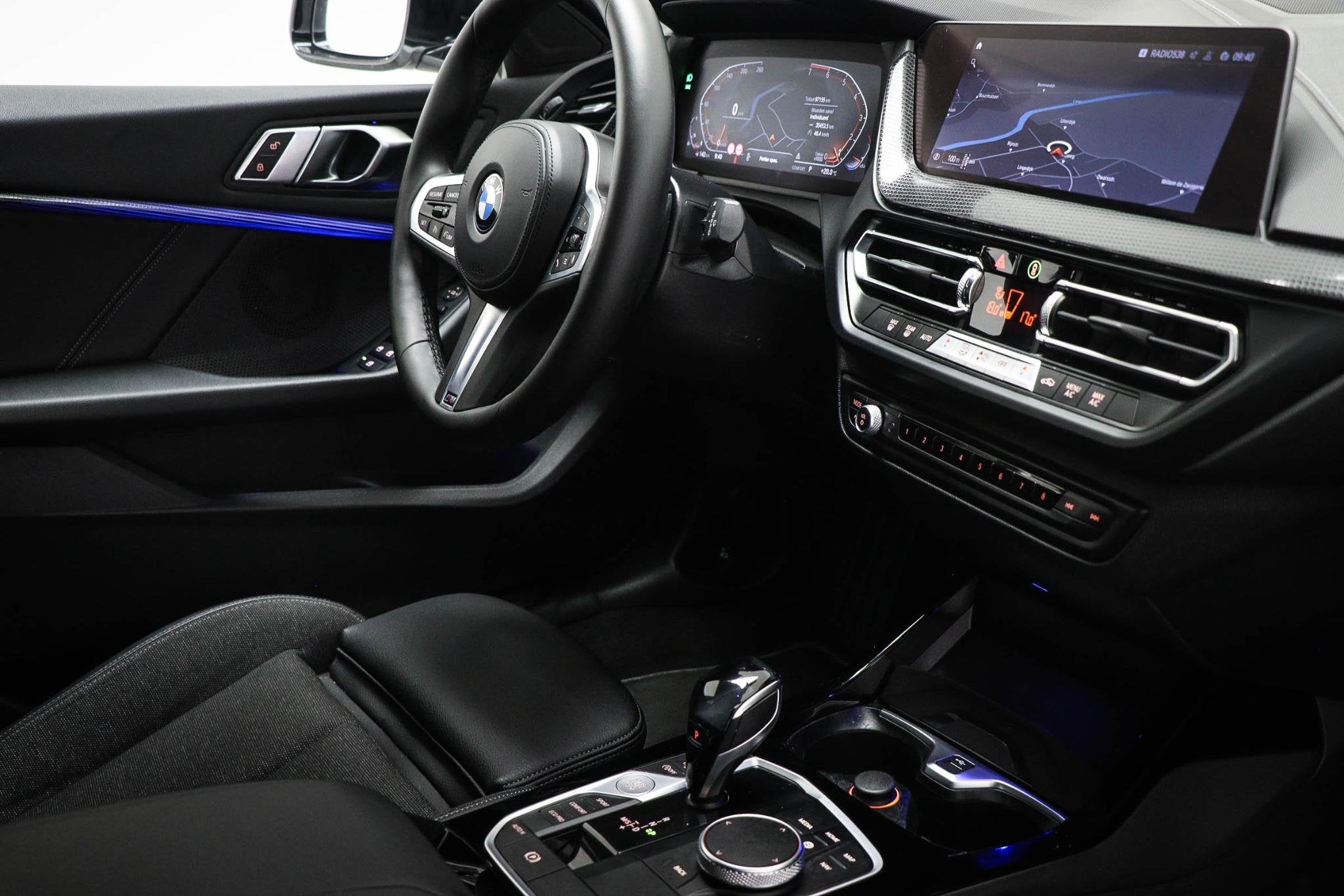 BMW 1-serie 118i Executive Edition | HALF LEDER | DAB | APPL, Met garantie (alle), Leder en Stof, Wit, Origineel Nederlands