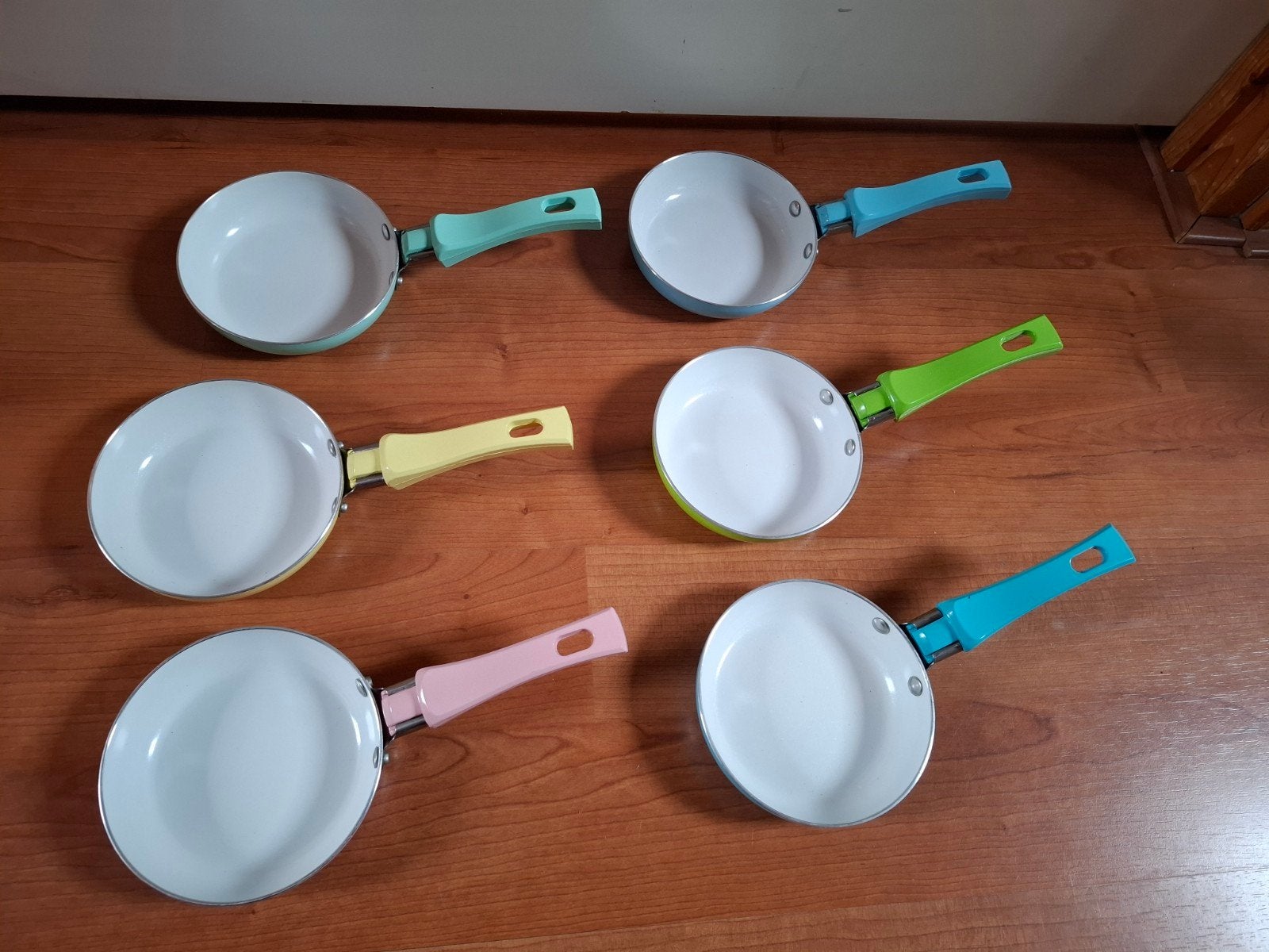 Set van 6 mini koekenpannen in vrolijke kleuren, Ophalen, Koekenpan, Gebruikt, Antiaanbaklaag