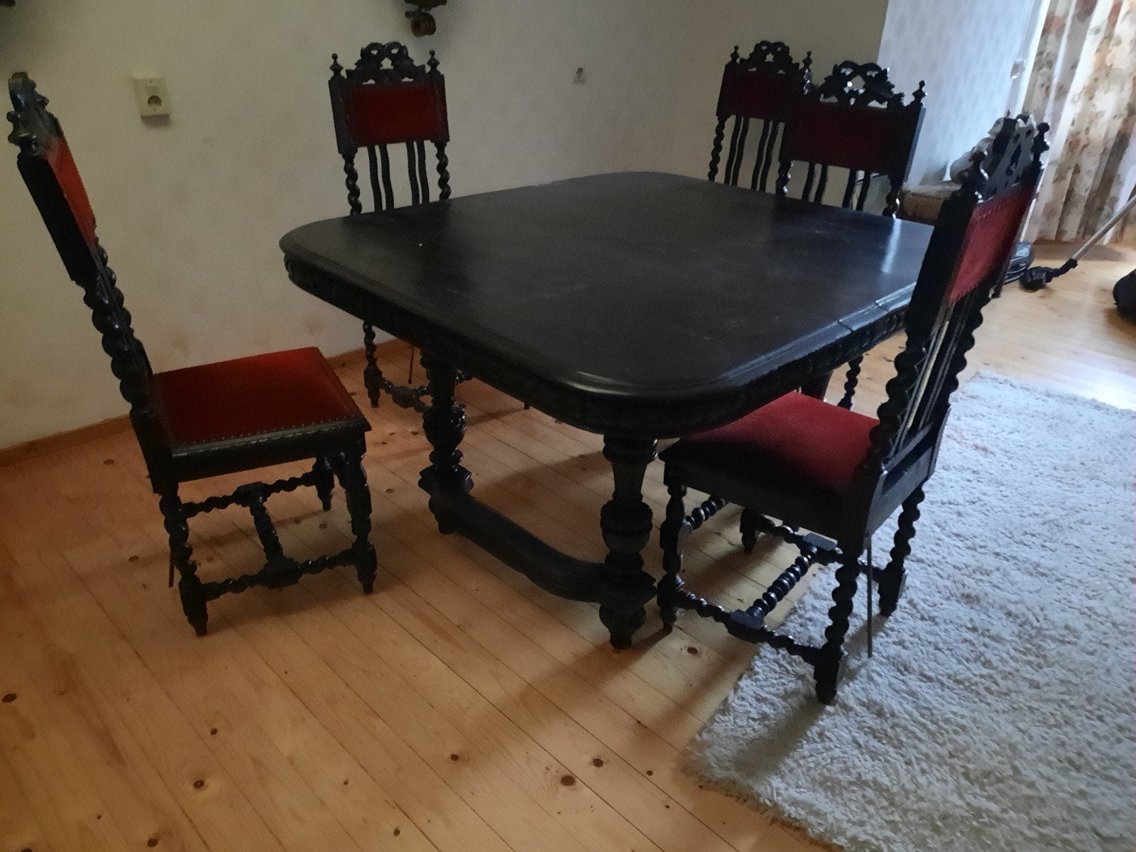 Antieke Mechelse kasteelstoelen met tafel, Ophalen