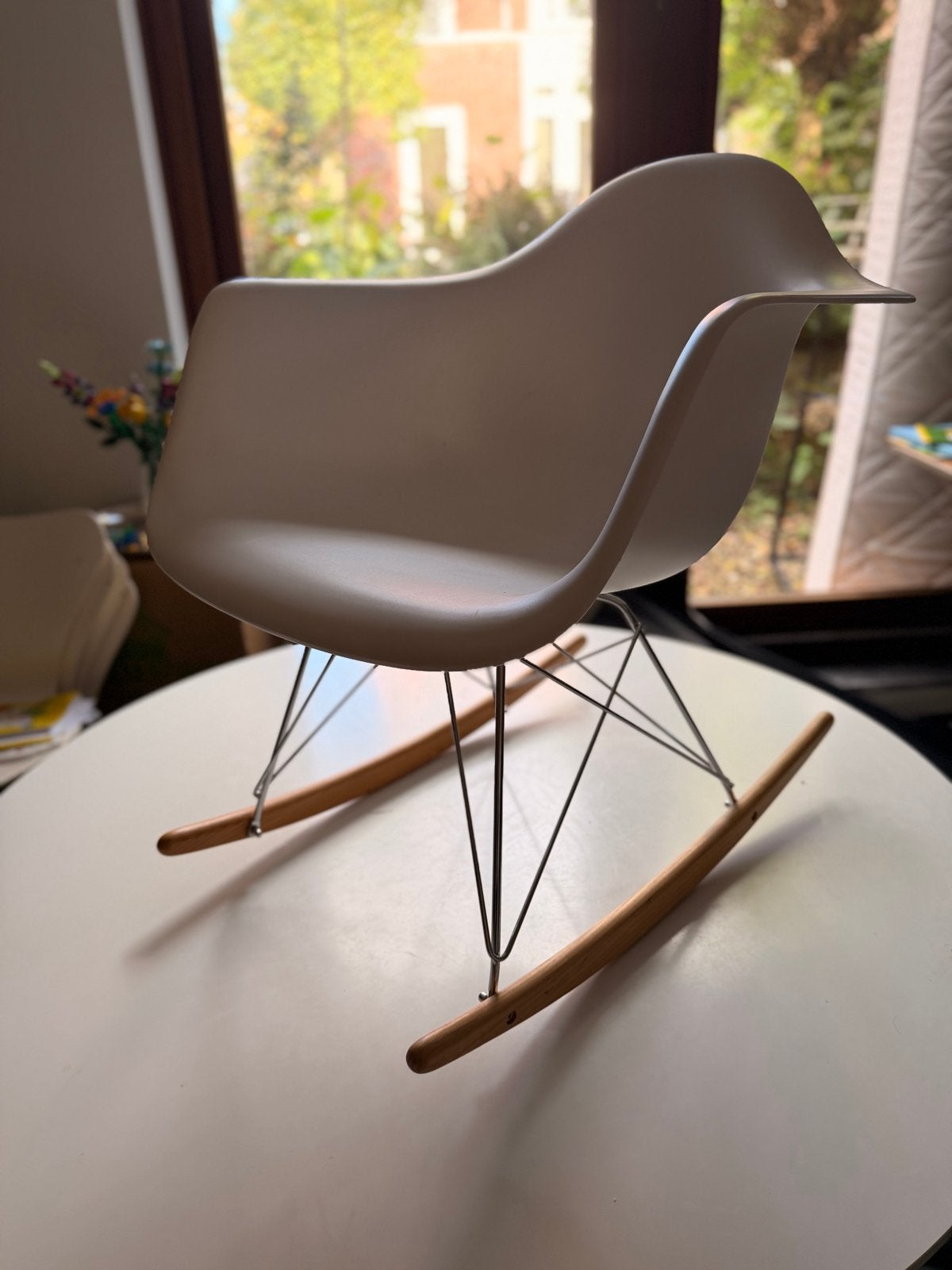 Eames RAR Schommelstoel, voor kraamperiode of zomaar, Huis en Inrichting, Ophalen, Overige kleuren, Zo goed als nieuw, Eén